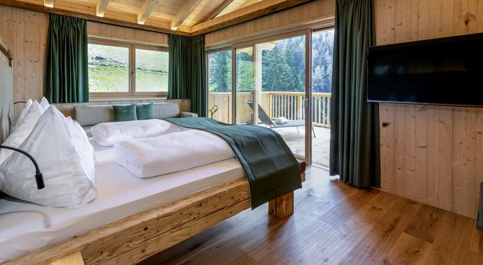 Luxus Chalets Südtirol: charmante Bodenständigkeit im Hotel Hasenegg & Chaletdorf in Schenna bei Meran